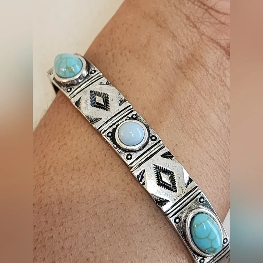 Southwester Stretch Silver Bracelet with Turquoise Highlights